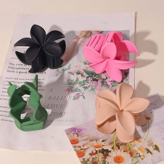 Matte Plumeria Claw Clip